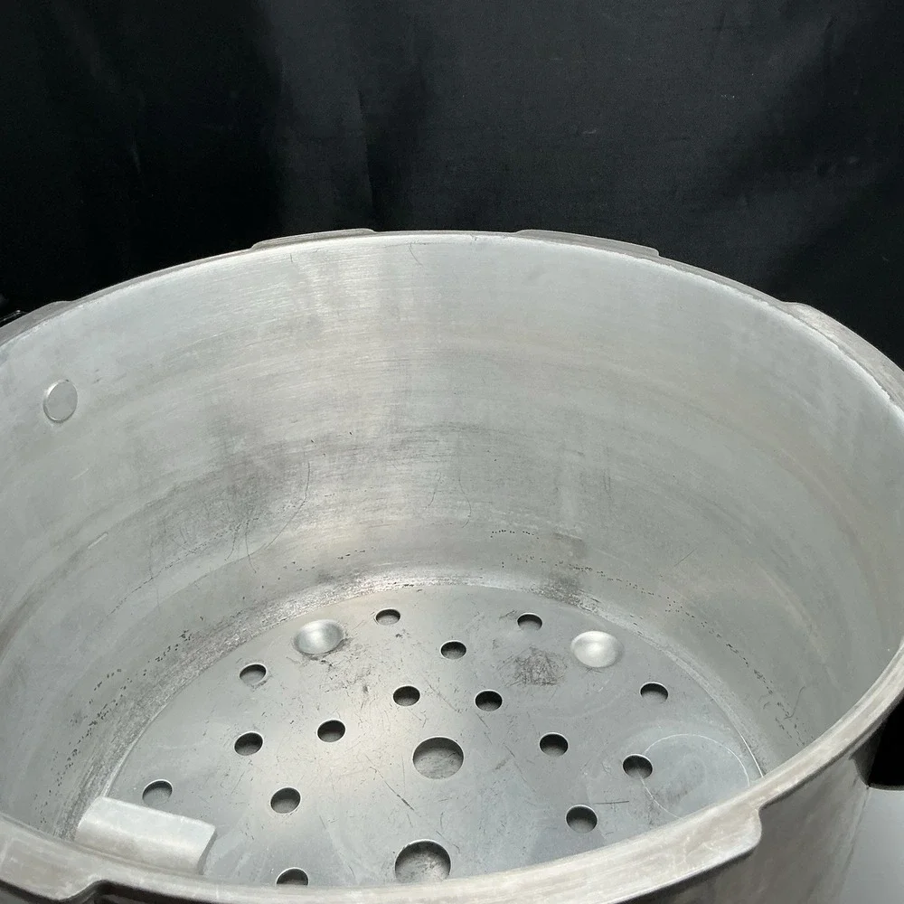 Presto 16 Qt Aluminum Pressure Cooker Canner 0174510 w Regulator and Trivet 409A